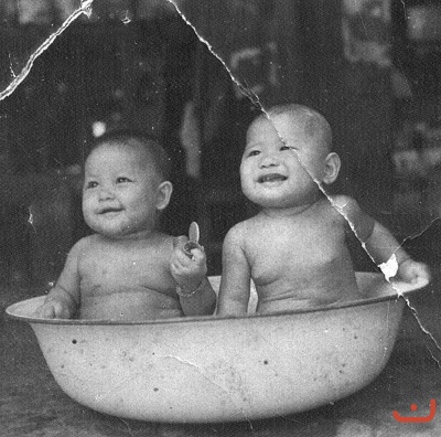 เล่นน้ำในกะละมัง ภาพที่ ๖๒๔